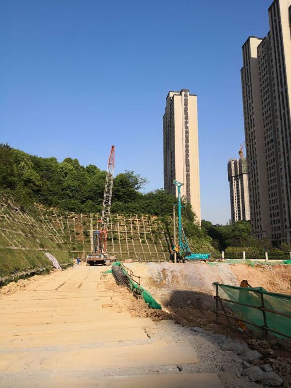 湖南金石基础工程有限公司,旋挖桩施工,预应力管桩施工,人工挖孔桩施工,冲孔桩施工,长螺旋灌注桩施工,基坑支护工程施工,锚杆锚索施工,冠梁、腰梁施工,地基强夯处理工程,厂房及道路地基强夯处理工程,高速公路地基强夯加固处理,物流园港口地坪地基强夯工程,各种综合市场（3—6房）房屋建筑地基基础处理,铁路（含高铁）路基加固工程,机场跑道地基加固处理工程