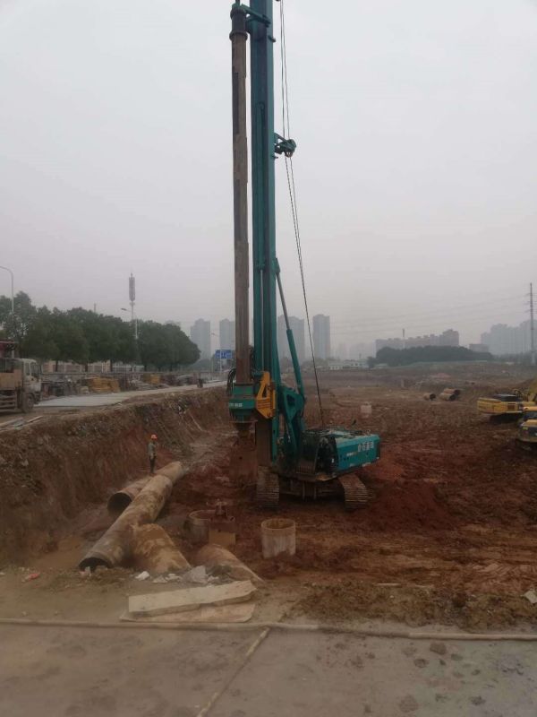 湖南金石基础工程有限公司,旋挖桩施工,预应力管桩施工,人工挖孔桩施工,冲孔桩施工,长螺旋灌注桩施工,基坑支护工程施工,锚杆锚索施工,冠梁、腰梁施工,地基强夯处理工程,厂房及道路地基强夯处理工程,高速公路地基强夯加固处理,物流园港口地坪地基强夯工程,各种综合市场（3—6房）房屋建筑地基基础处理,铁路（含高铁）路基加固工程,机场跑道地基加固处理工程